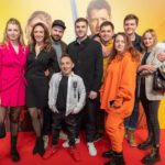 Сериал По колено (2021)
